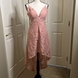New with tags lace asymmetric hem dress so pretty! Lace detail